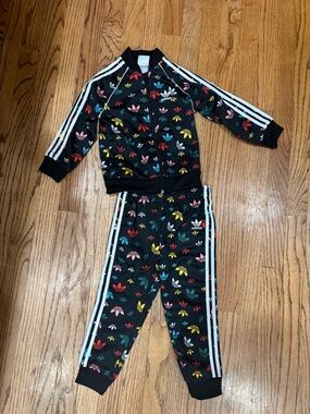 Girls adidas Black Floral Trefoil Track Jacket & Pants Size 4T